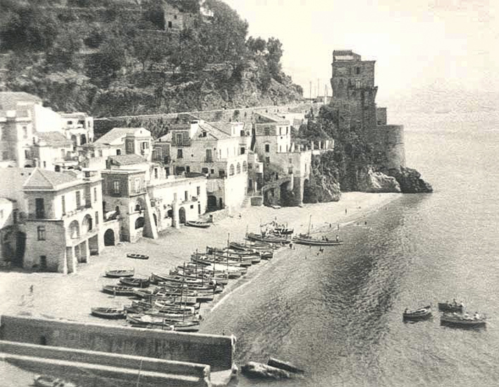 Unidentified buildings along the Amalfi Drive